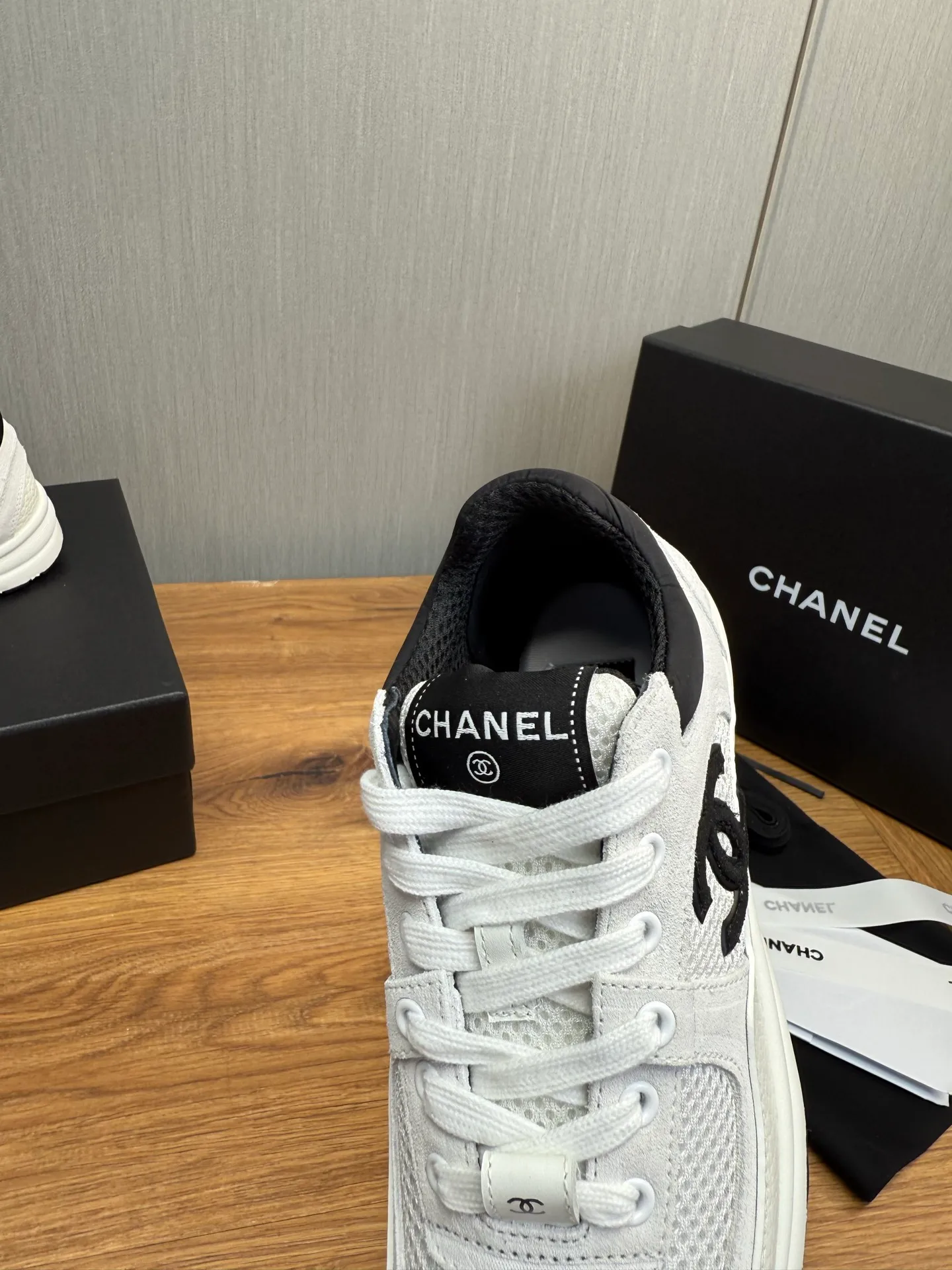 Men's men's shoes 💰600💰 Chanel Chanel 25A latest couple's white shoes casual sports shoes skate shoes 🩷💚 original purchase and development production Xiaoxiang C Home counter another super hot model, loved by Internet celebrity bloggers and ladies, various praises on social platforms, super popular and high quality 😍😍 latest material classic black and white color matching The upper foot is full of fashion 🎊🎊 ▪️Material: Original customized imported cowhide material ▪️Inner lining: Customized mesh ▪️Sole: Original open-molded TPU non-slip outsole ▪️Size: 35-44